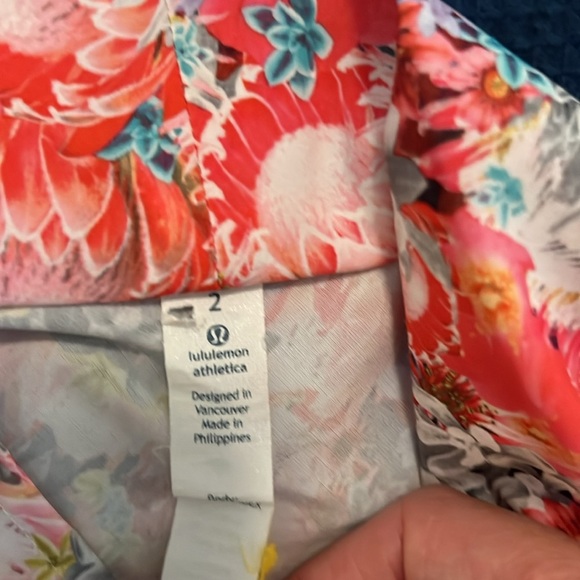 Lululemon Floral Print Wrap Front Sleeveless Top Yoga - Picture 2 of 8